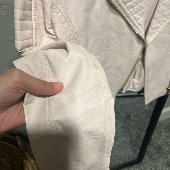 Blush pink faux leather jacket - Picture 3 of 8